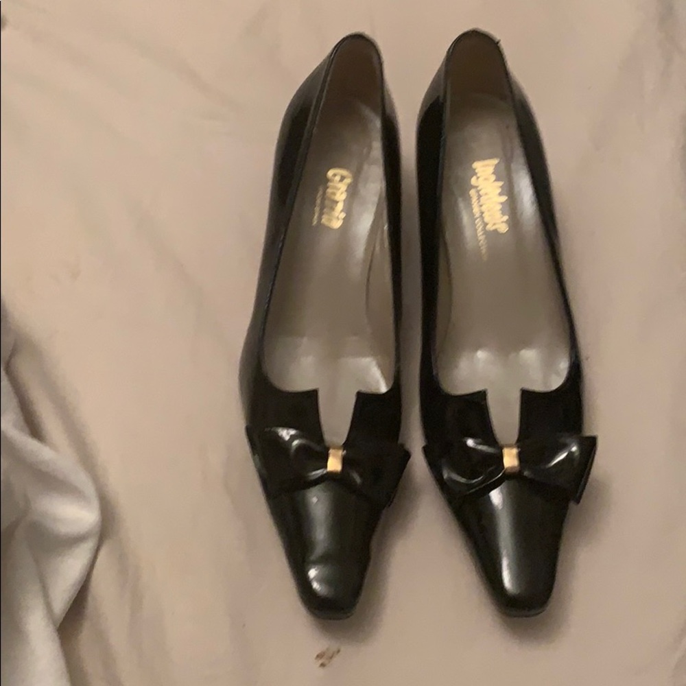 Gracia black patent shoes, size 8.5 us